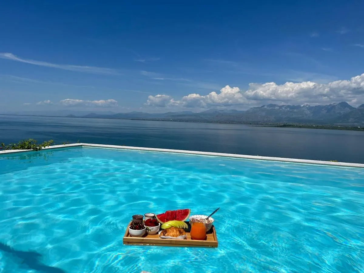 Lake Breeze Villa With A Pool & Magnificent Views location